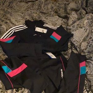 Adidas set, crop top with matching leggings!
